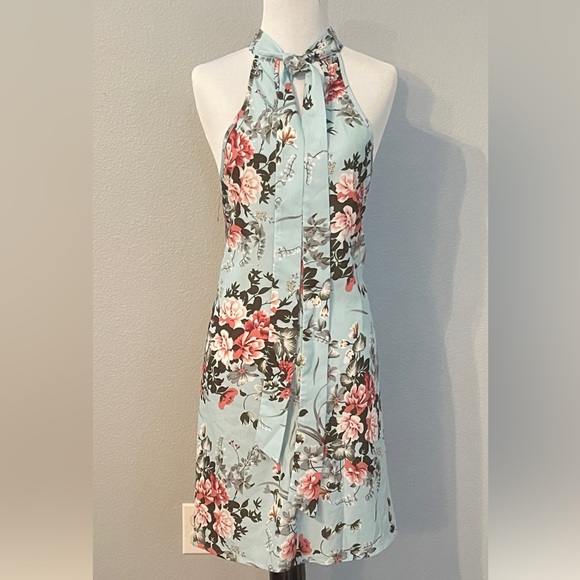 🛑**SOLD**Light green/blue mini, lightweight, halter dress with tie front - Picture 3 of 7